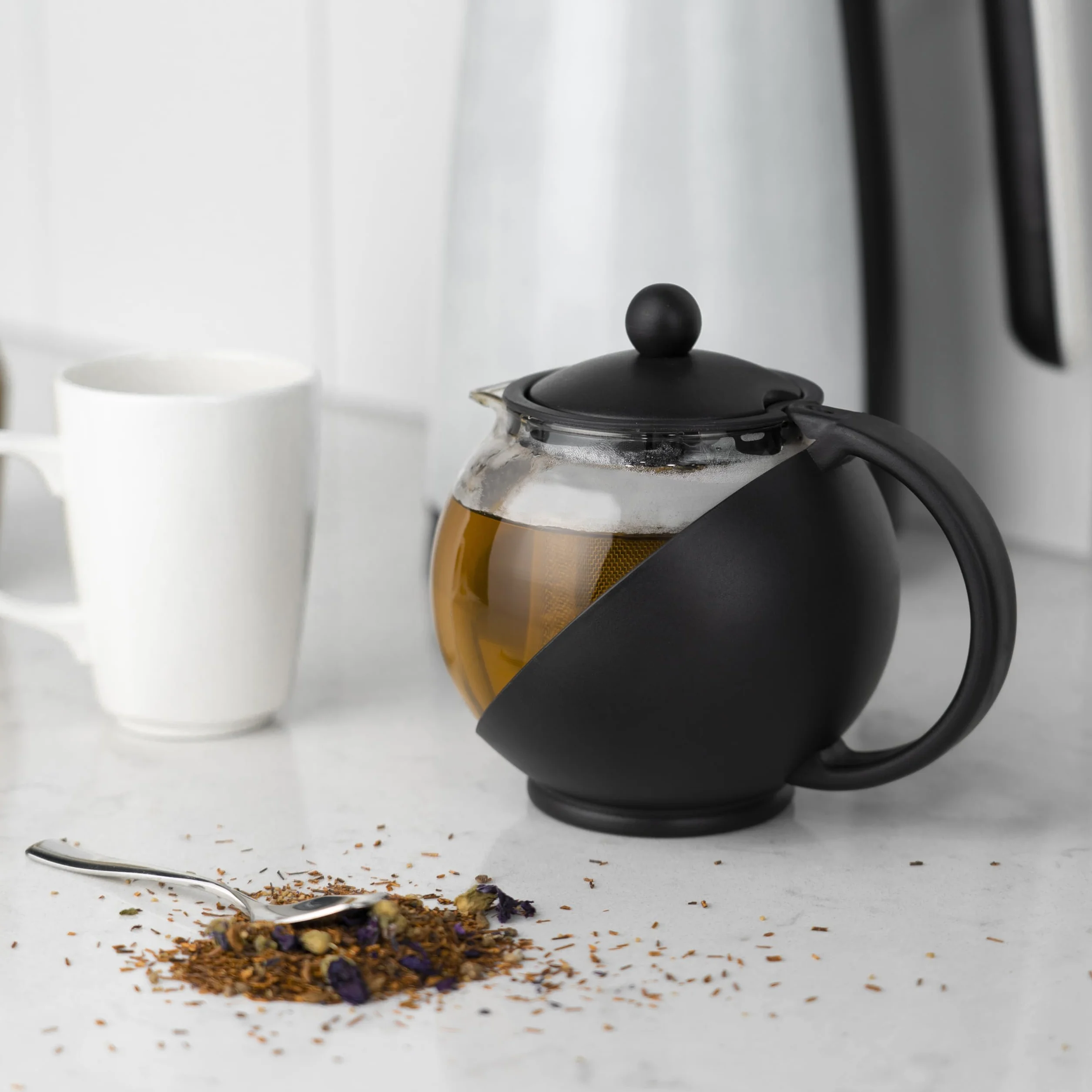 Café Olé Everyday Czajnik, czarny, 1200 ml/na 4–6 porcji, zaparzacz ze stali nierdzewnej, szklany korpus z plastikową obudową, można myć w zmywarce