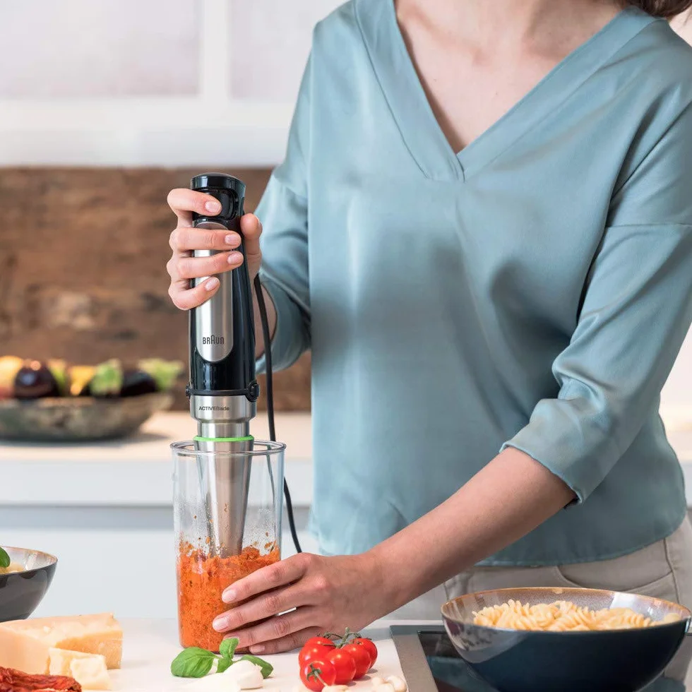 Braun MultiQuick 7 MQ 7000X – blender ręczny z kubkiem do miksowania i miarką o pojemności 600 ml, do przecierania składników do zup i smoothies, bezstopniowa regulacja prędkości, 1000 W, czarny
