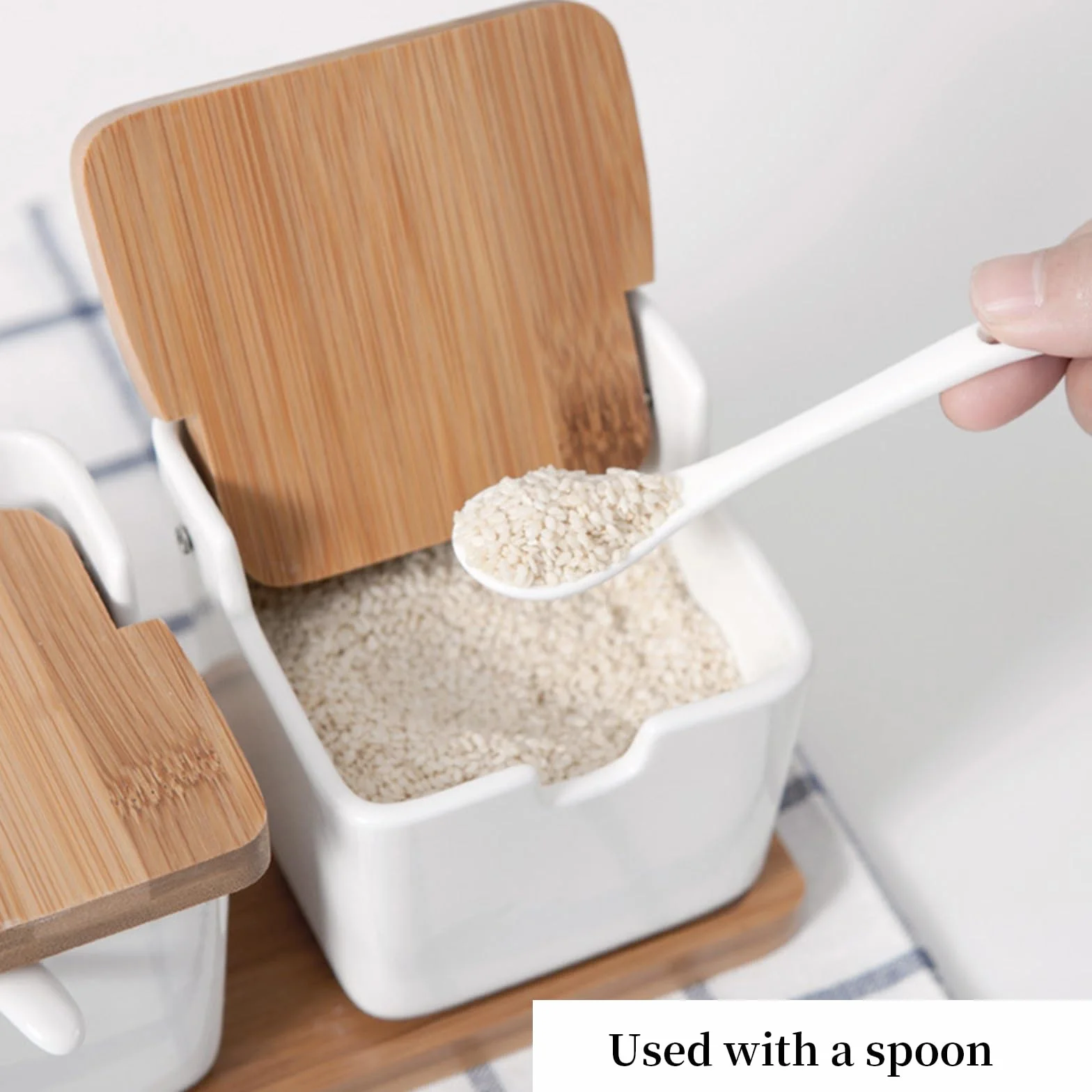 Cukiernica z pokrywką i łyżeczką z ceramiki – wysiewacz soli z pokrywką, 250 ml pojemnik na cukier, przyprawy, do kuchni, biały, 9 x 9,5 x 9,5 cm