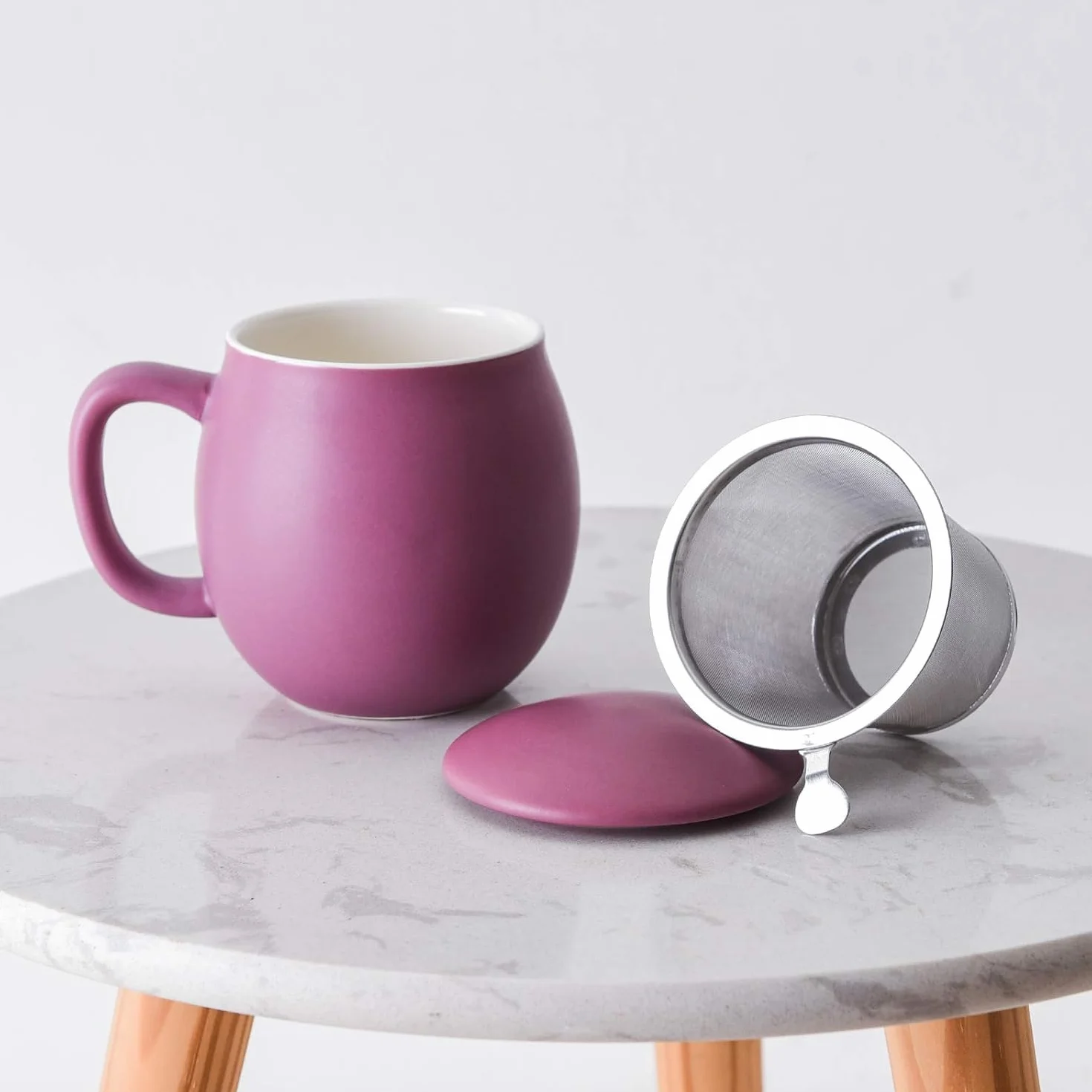 Yundu Porcelanowa filiżanka do herbaty 355 ml z zaparzaczem i pokrywką, kubek z pokrywką do stromenia, matowy fioletowy
