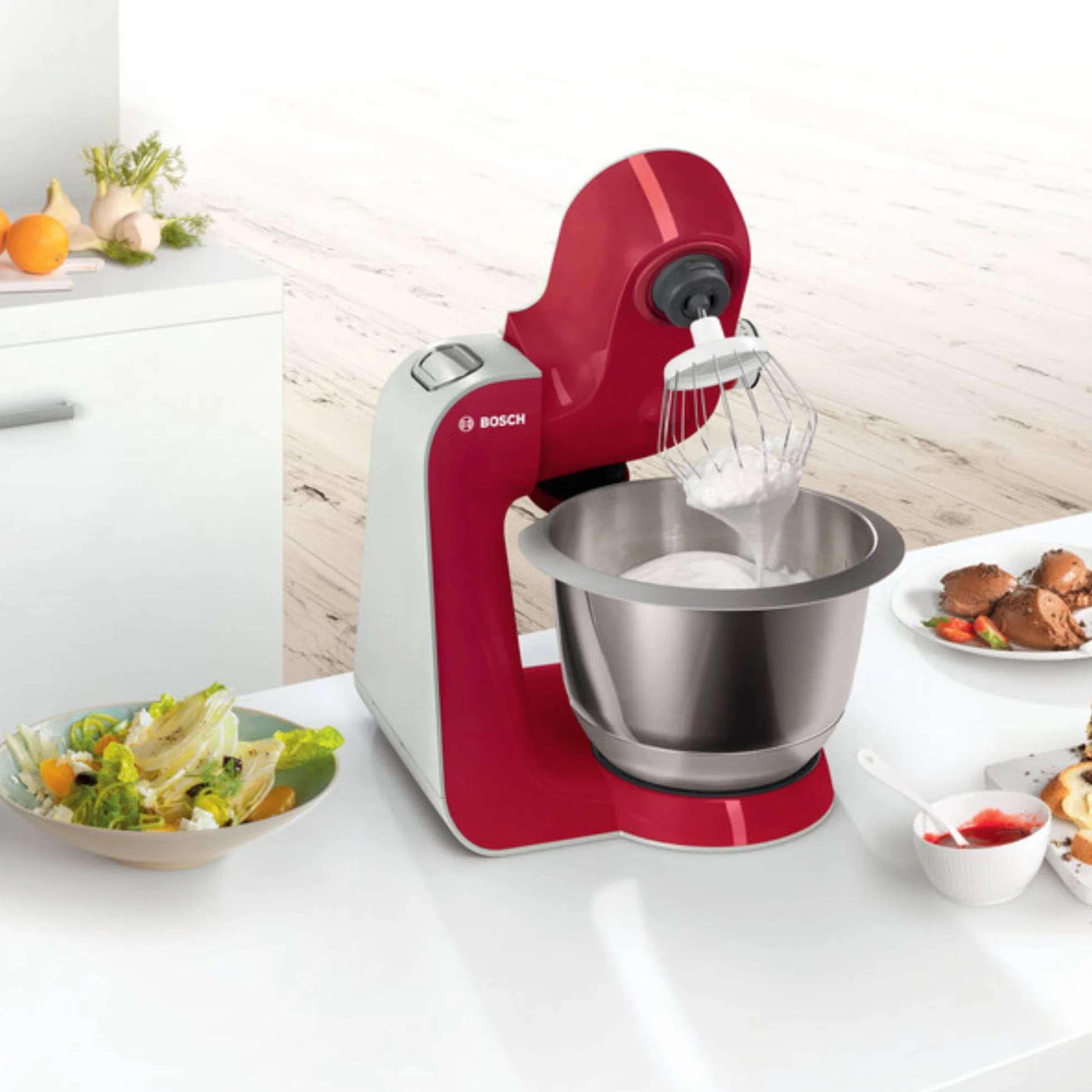 Bosch MUM5 wielofunkcyjny robot kuchenny, 1000W, maszynka do krojenia i ubijania, mikser planetarny, hak do ciasta, rozdrabniacz do owoców i warzyw, misa 3,9l, kolor czerwony, srebrny, MUM58720