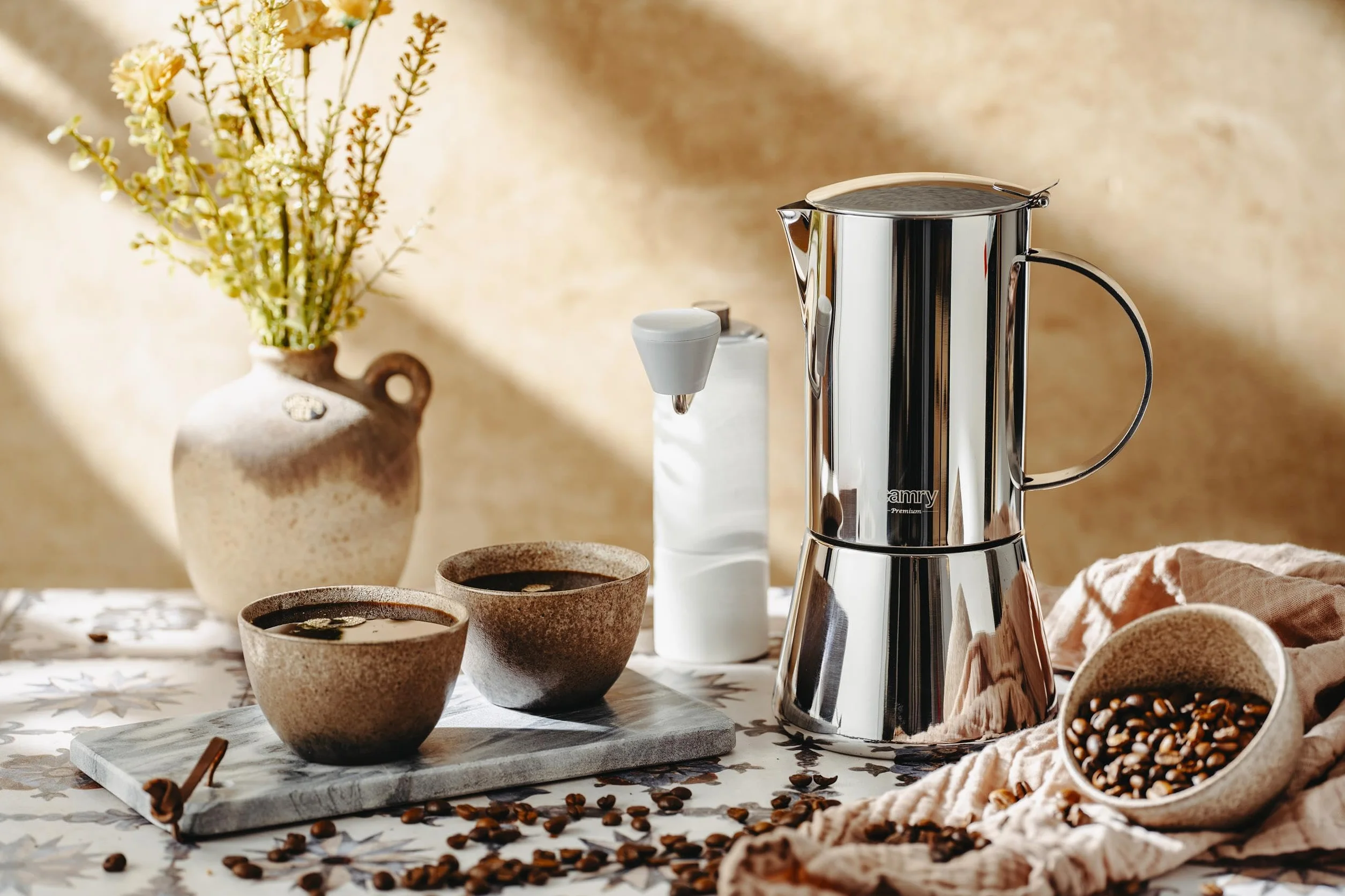 CAMRY - Klasyczny zaparzacz do espresso ze stali nierdzewnej 500 ml - indukcyjny dzbanek do mokki do wszystkich rodzajów płyt grzewczych - przygotowuje 10 filiżanek espresso - izolowany termicznie
