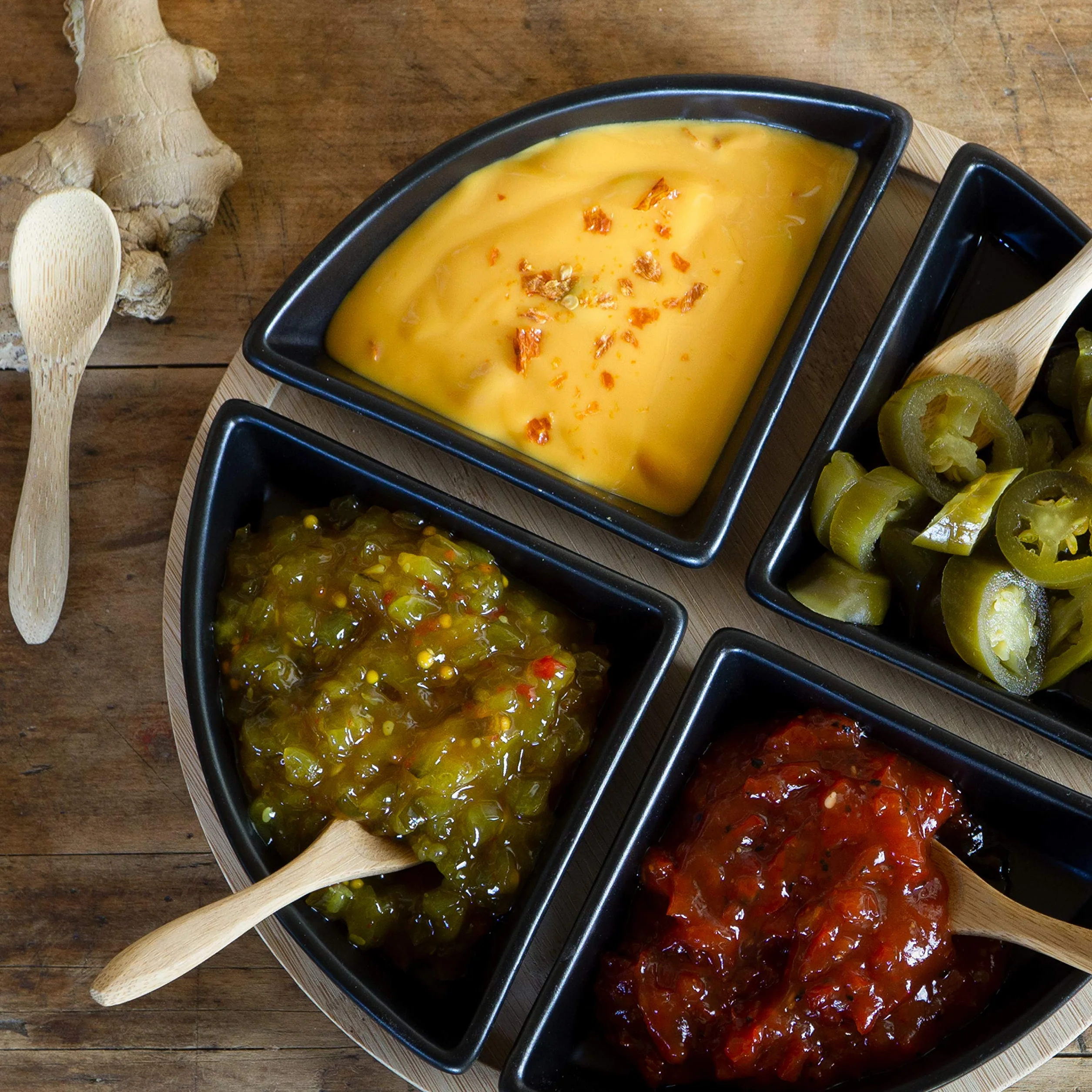 Moritz & Moritz Półmisek do serwowania z miseczkami Antipasti 22 cm – bambusowa taca do serwowania z ceramiczną miską, łyżka bambusowa – zestaw miseczek na przystawki, dipy i przekąski