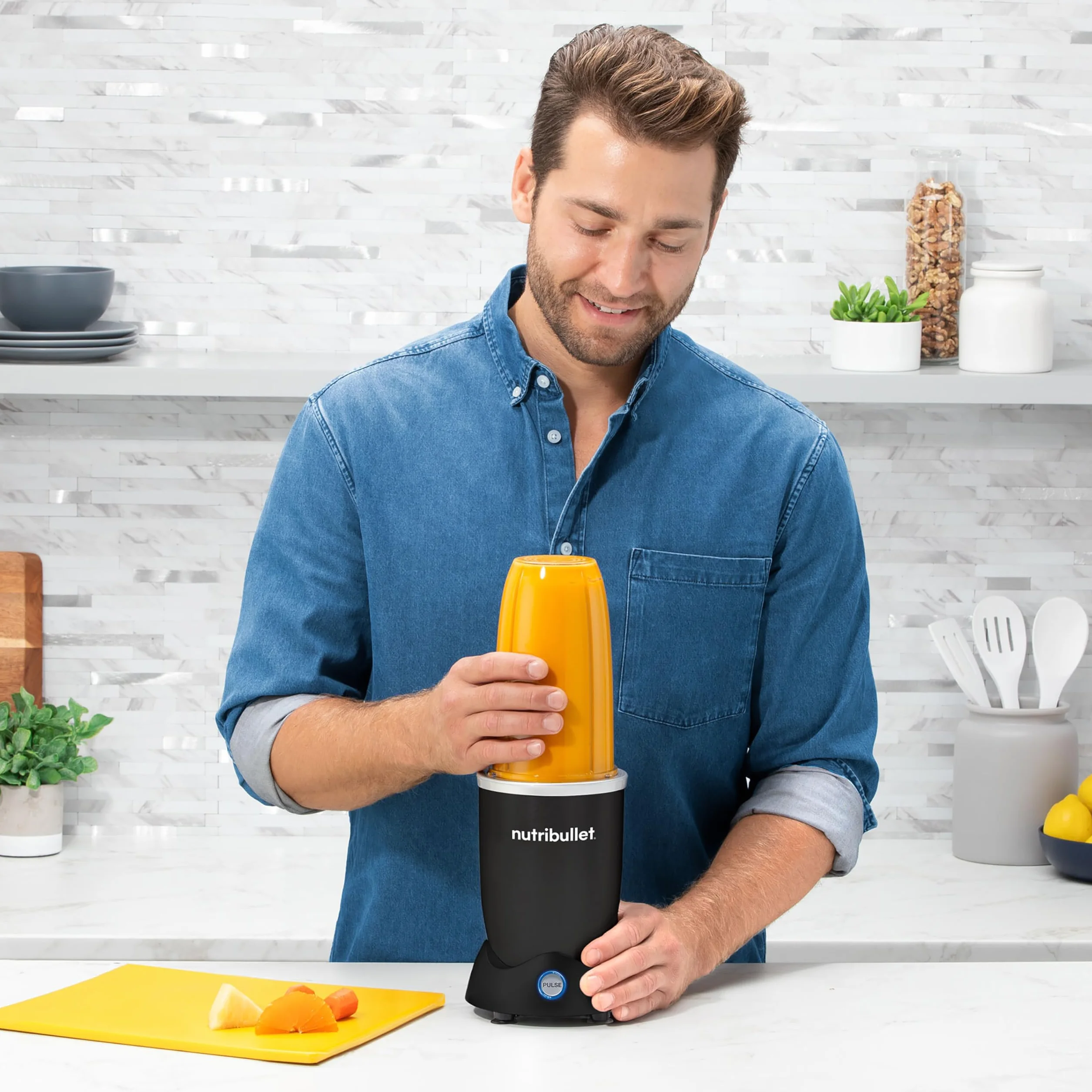 Nutribullet Pro 1200 Blender Elektryczny, Rozdrabniacz Wielofunkcyjny, Zlewka 700 ml i 900 ml, Czarny, NB120MB