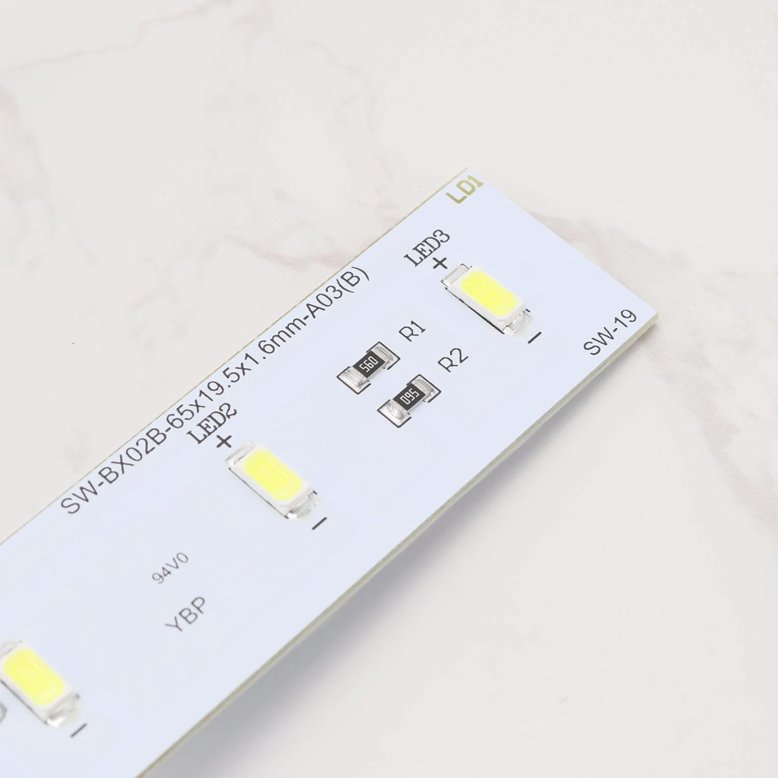 The Lord of the Tools SW-BX02B listwa LED do lodówki kompatybilny z odkurzaczem i Electrolux