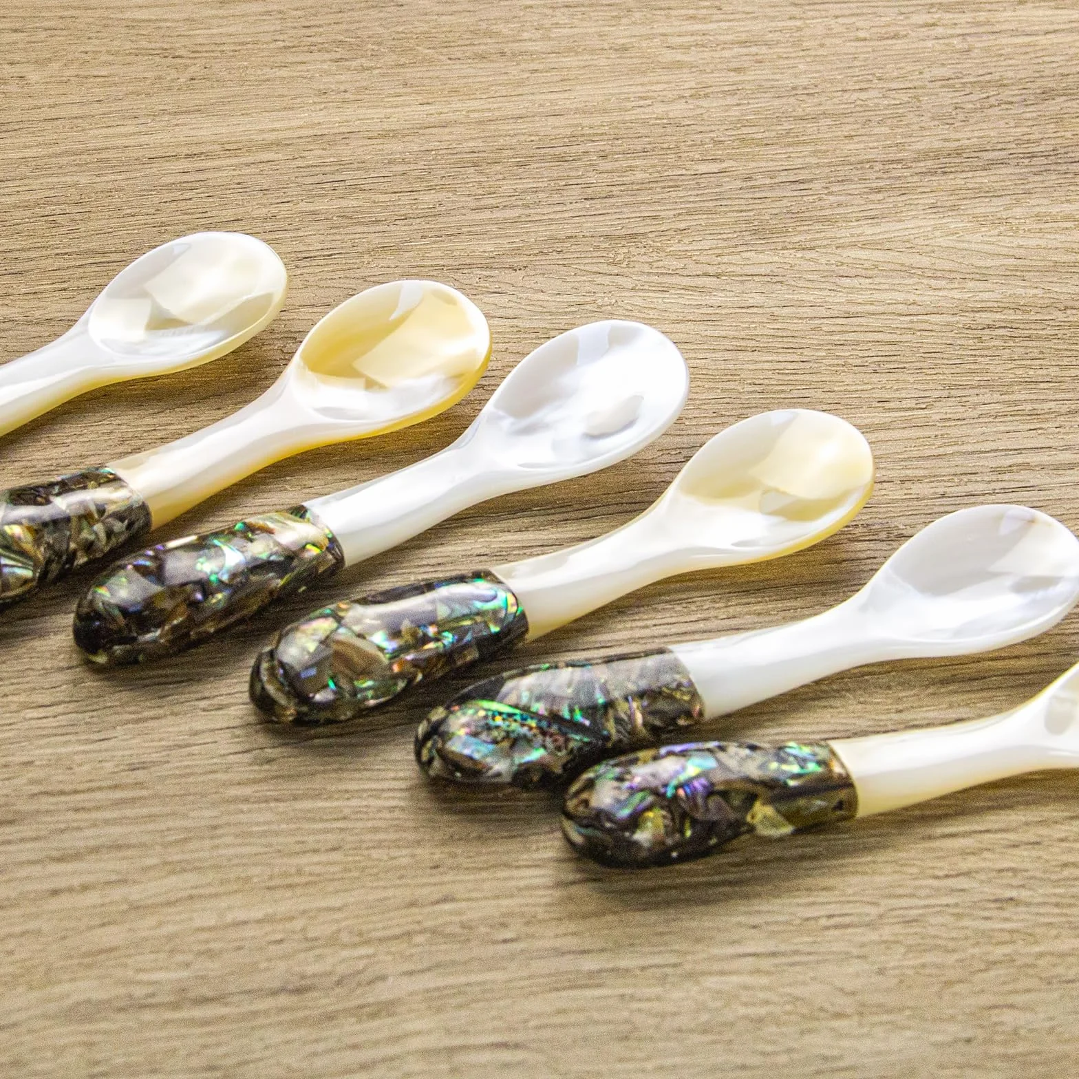 DUEBEL Zestaw 6 łyżek kawioru z uchwytem Abalone, 10 cm łyżeczki z masy perłowej do serwowania kawioru, serwowania jajek, naczyń stołowych na imprezy cateringowe, dekoracja stołu w restauracji