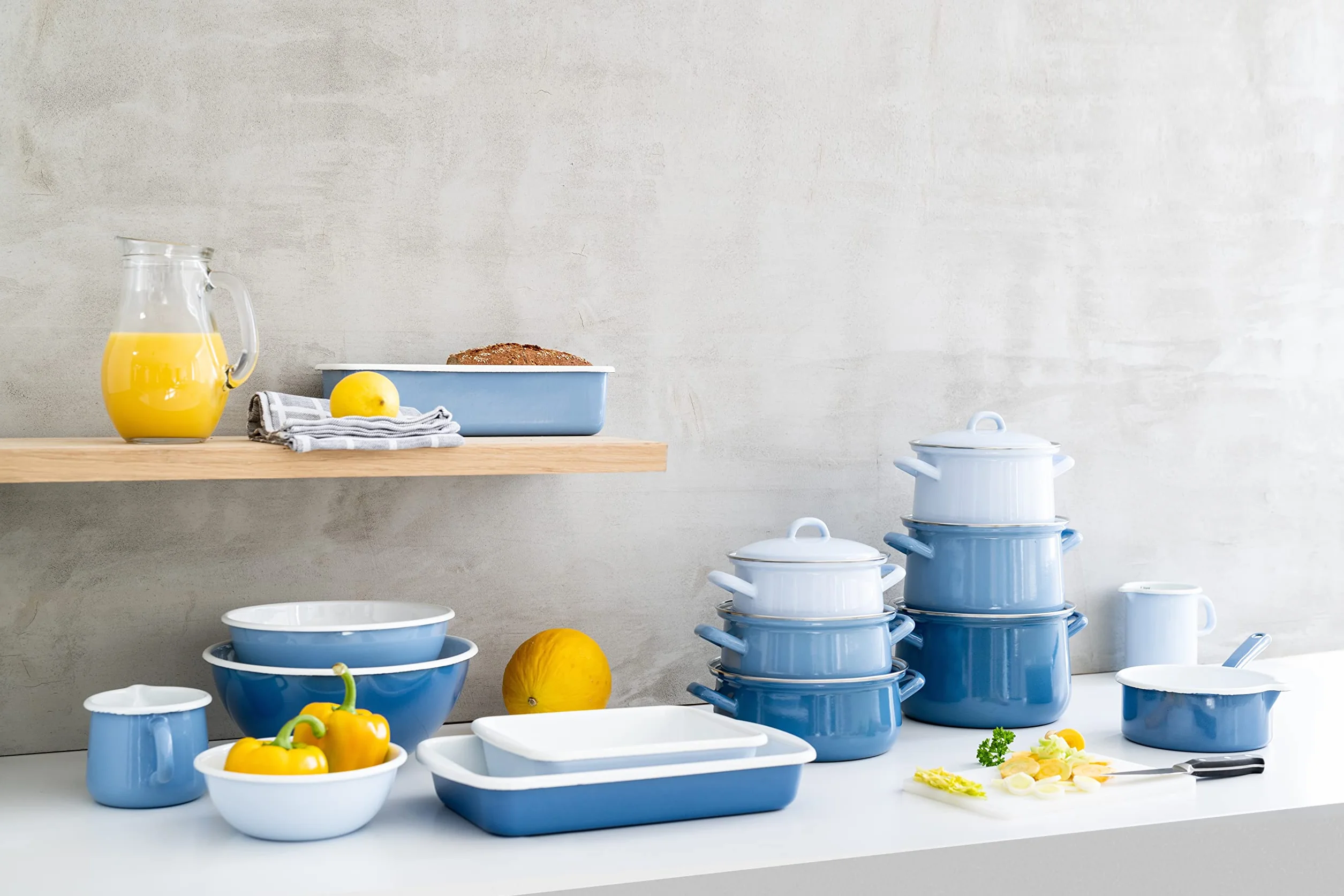 Riess Classic Nature Blue 0671-128 garnek z dziobem wykonany z emalii, nadaje się do wszystkich rodzajów kuchenek, średnica: 10 cm, pojemność: 0,75 l