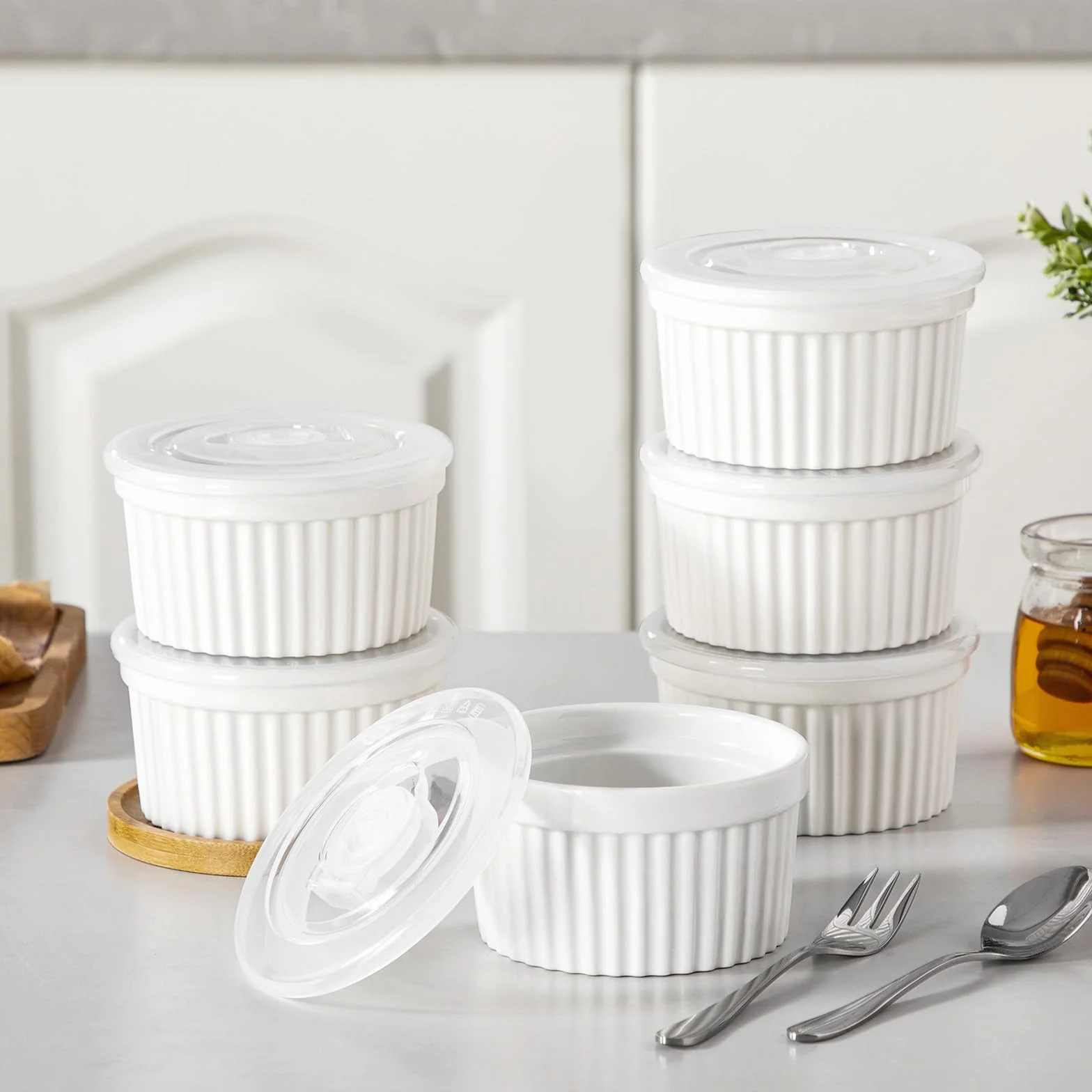 vancasso Ramekins 230 ml z pokrywkami, zestaw 6 naczyń do sufletu, 10,1 cm, biała porcelana, kremowe ramekiny, kubki do pieczenia pudddingu, owoców, dipów, zmywarki i piekarnika