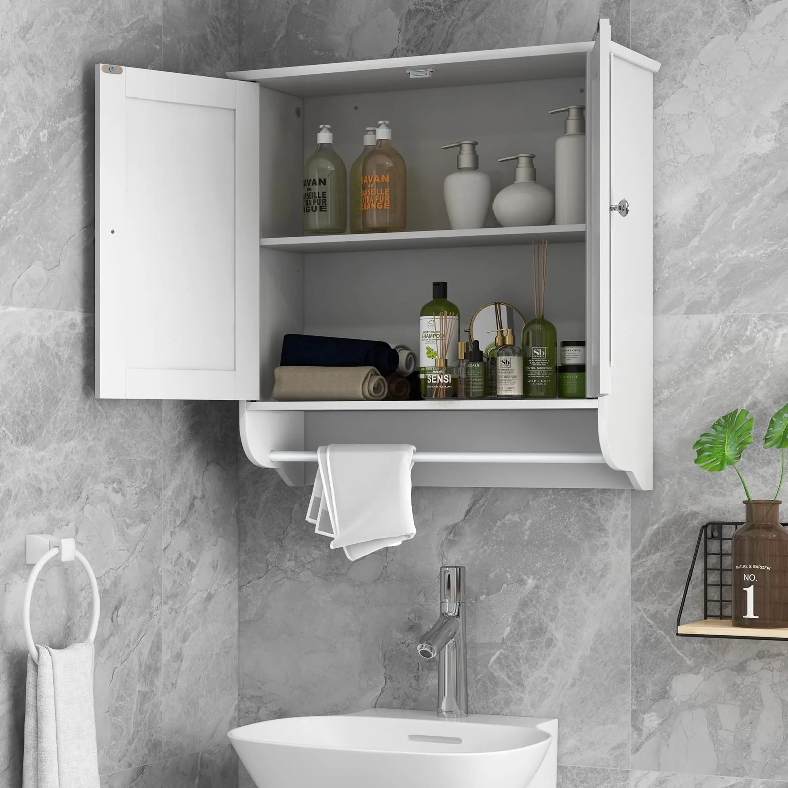 COSTWAY Szafka łazienkowa wisząca z uchwytem na ręczniki drewniana 60x21x61 cm biała