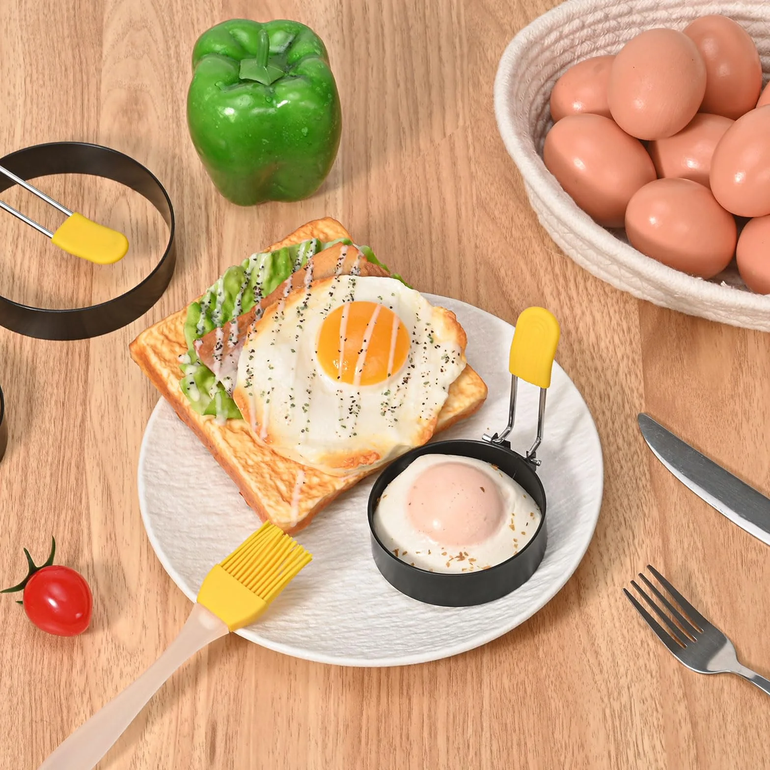 4-pak foremek do omletów i jajek sadzonych, powlekanych antyadhezyjną, okrągłe pierścienie ze szczotką, patelnie do pancake