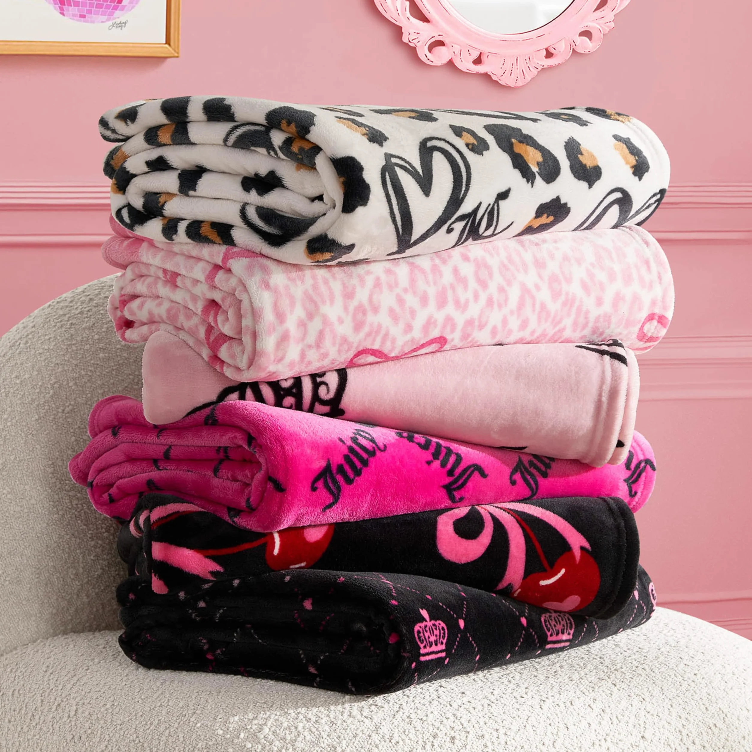 Juicy Couture Doodle Cheetah Heart 127 cm x 178 cm pluszowy koc, biały – dekoracyjne koce na sofy, narzuty na krzesła i łóżka