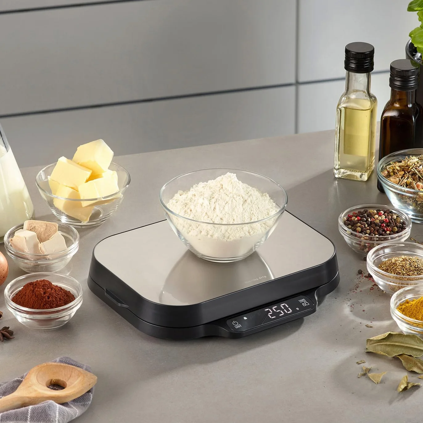 CASO KitchenDuo – waga kuchenna 2 w 1, w zestawie waga precyzyjna, normalna skala ważenia 15 kg w odstępach 1 g, waga precyzyjna do 1 kg w odstępach 0,1 g, funkcja trzymania, gram, oz, ml,