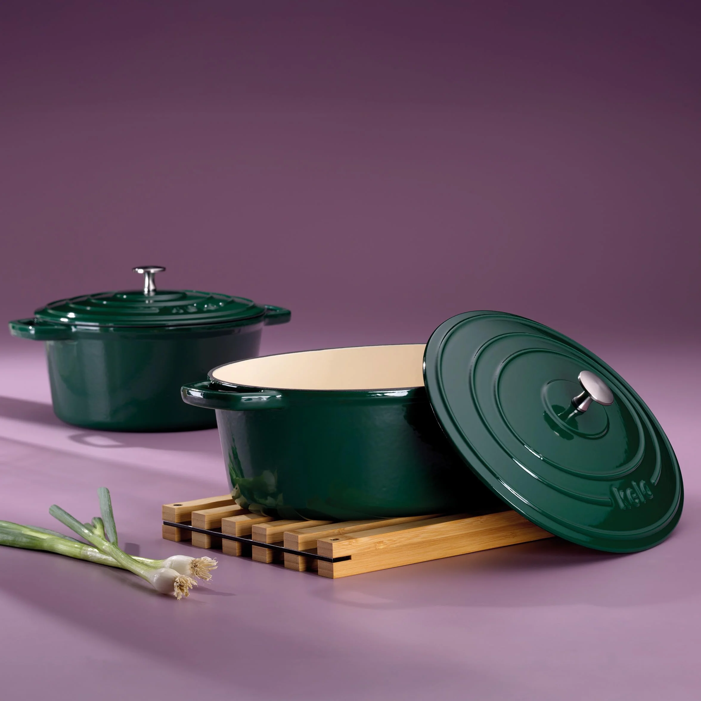 kela Garnek żeliwny owalny 9,3 litra, Dutch Oven CALIDO, indukcyjna brytfanna żeliwna z pokrywką, żeliwny garnek do pieczenia chleba, emaliowany, zielony