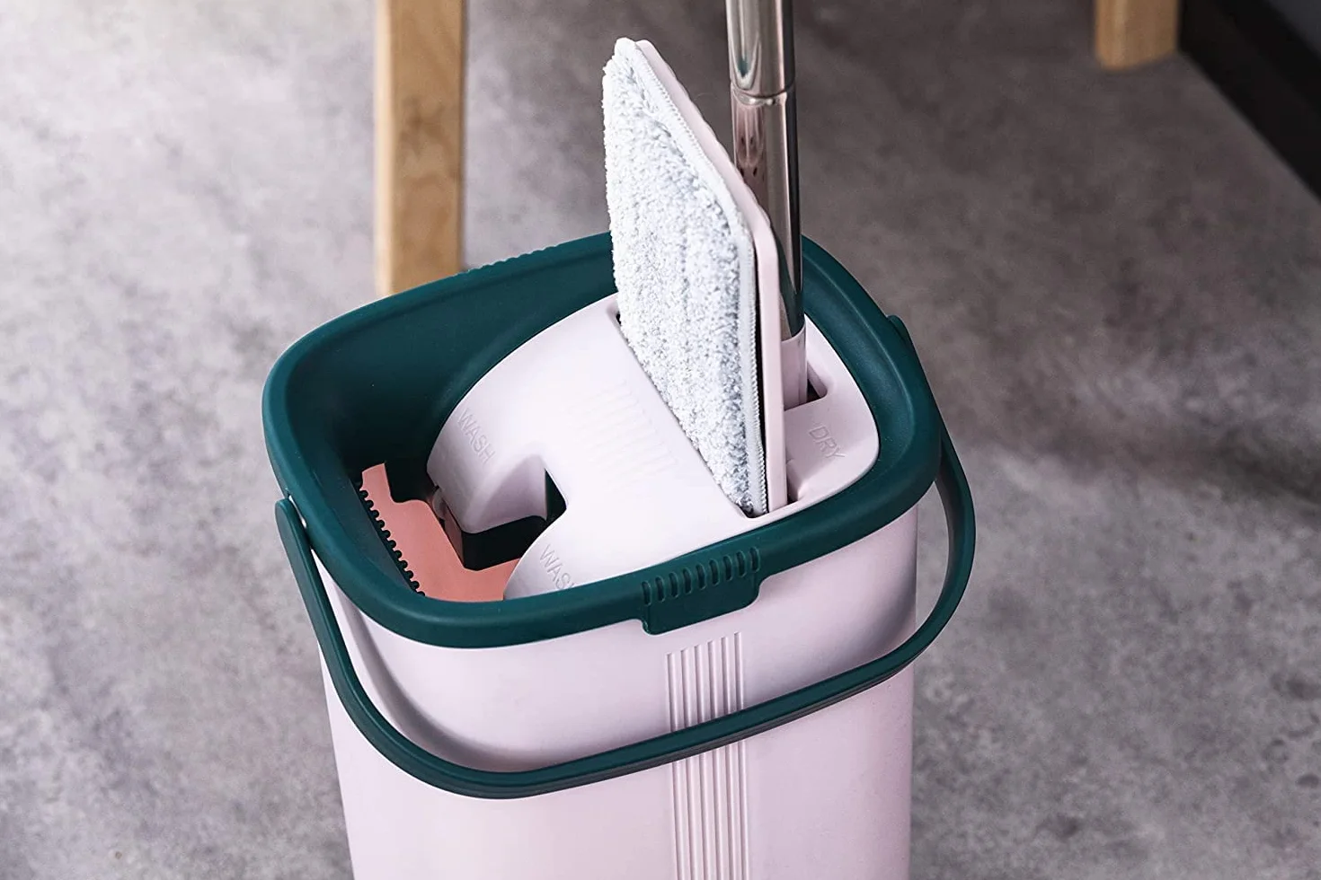 York Handy Mop płaski | Zestaw mopa z wiadrem i 3 nakładkami | Innowacyjny automatyczny system wyciskania | Pojemność 6 litrów | Wymiary 31x12cm | Składana uchwyt 120cm | Różowo-zielony