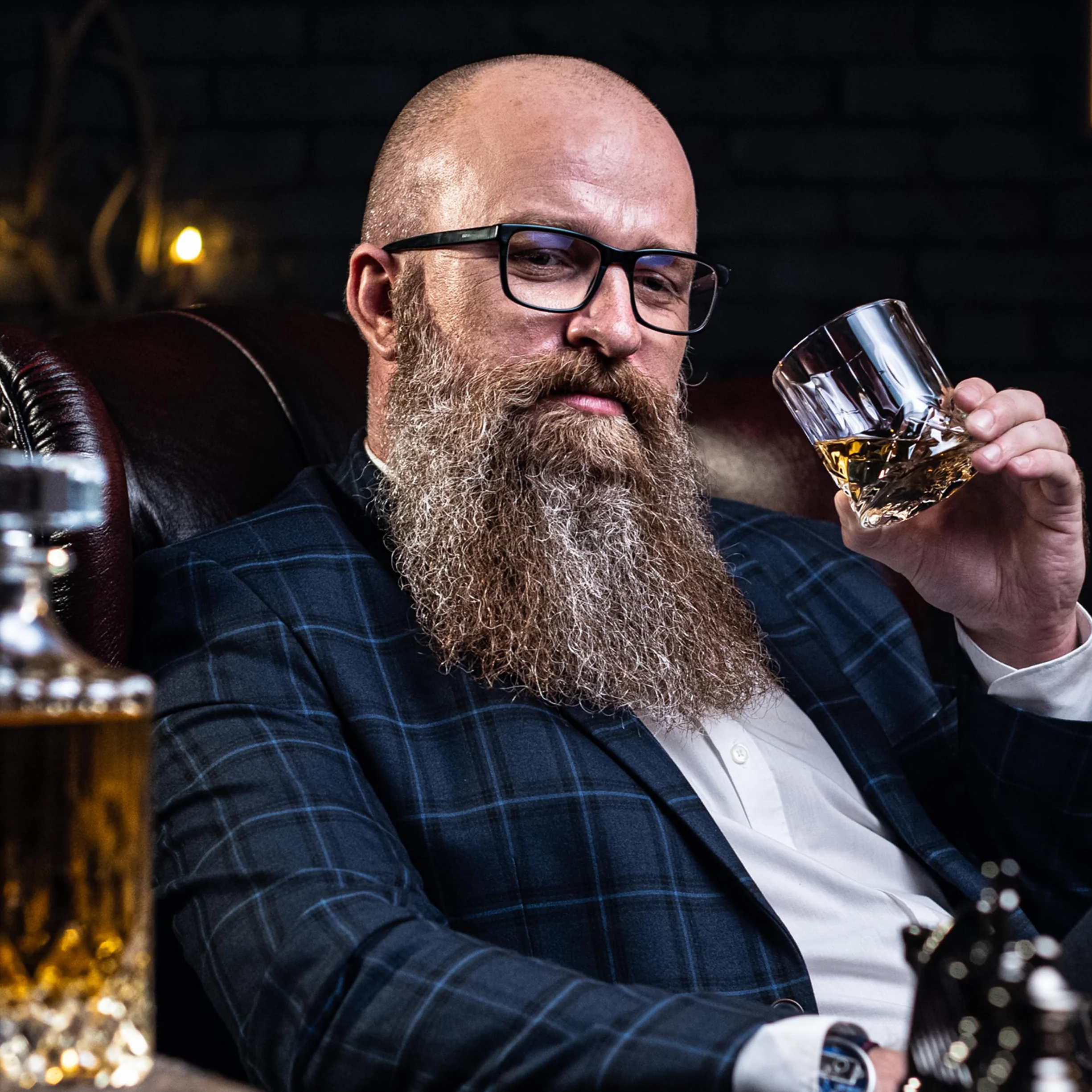 WHISISKEY Zestaw Szklanki do Whisky - Zestaw Prezentowy Whisky - Szklanek do Whiskey - Prezenty dla Mężczyzn - Pudełko Prezentowe, 4 Szklanki na Whisky 310ML, Akcesoria