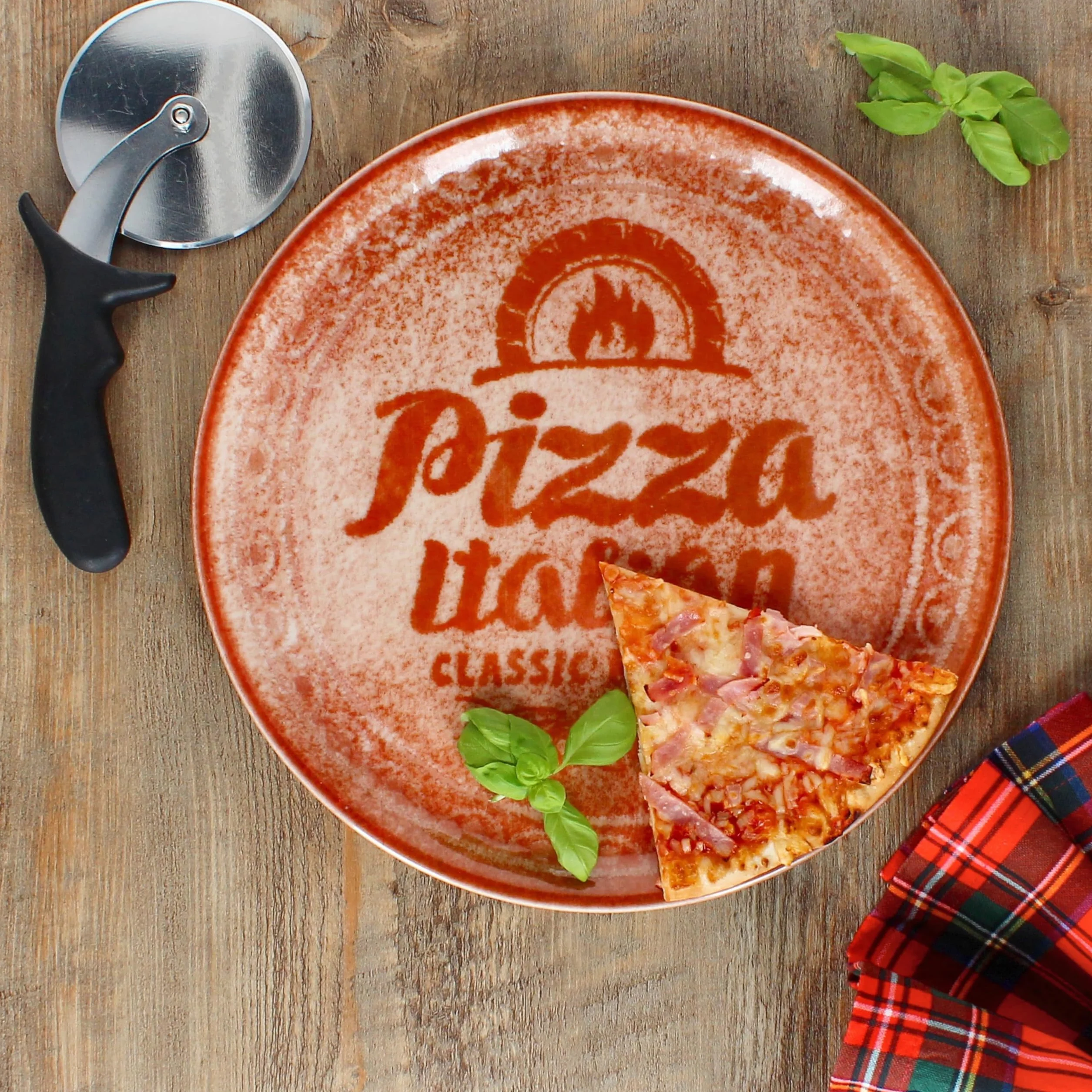 MamboCat Zestaw 2 Talerzy do Pizzy w Kolorze Czerwonym i Czarnym, Ø 31 cm, dla 2 Osób, Duże Talerze z Porcelany z Dekoracją i Napisem, Przyrządzania I Talerz Obiadowy XL