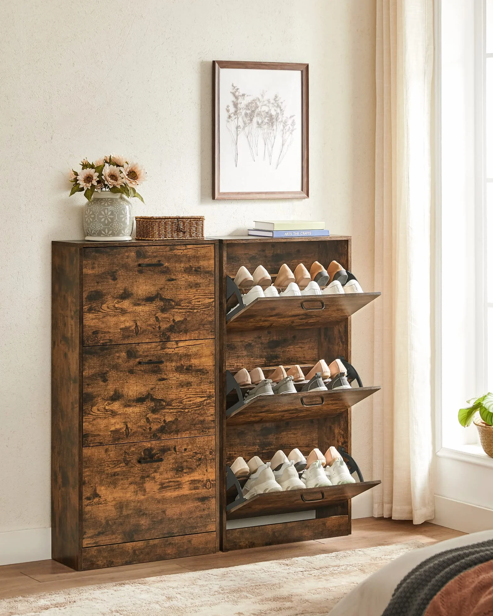 VASAGLE Szafka na buty z 3 drzwiami z klapką, 3-poziomowa drewniana szafka do przechowywania, idealna do wąskiego wejścia, przedpokoju, salonu, sypialni, 60 x 24 x 120 cm (dł. x szer. x wys.),