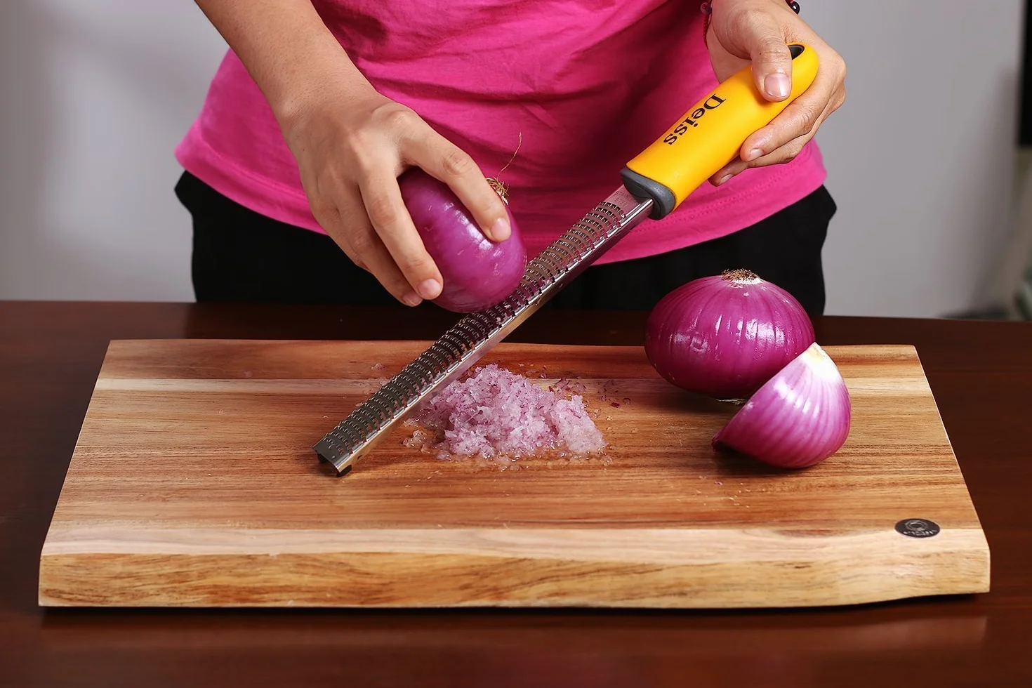 Deiss PRO Citrus Zester & Tarka do sera - Parmezan, Cytryna, Imbir, Czosnek, Czekolada, Warzywa, Owoce - Ostre jak brzytwa ostrze ze stali nierdzewnej - Przystosowane do mycia w zmywarce (ORANGE)